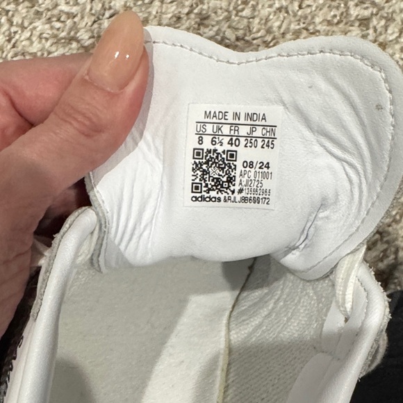 Adidas Samba White Sneakers with Silver Accents - Picture 8 of 8